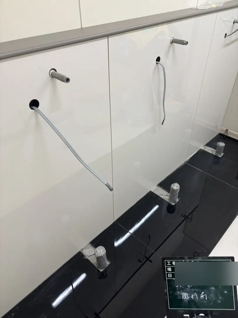 日枝小学校　衛生器具取付（公共施設・衛生設備）／小便器 取付前